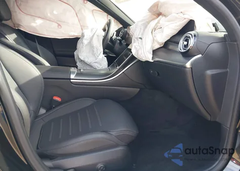 2024 Mercedes-Benz C 300 4Matic z USA, uszkodzony, nr VIN W1KAF4HB2RR190933